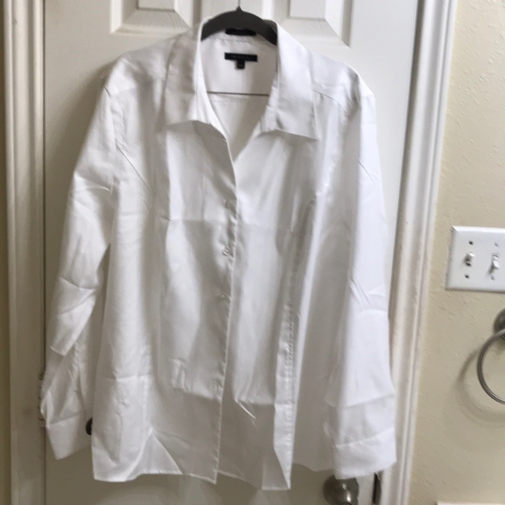 Twinhill long sleeve 100% cotton blouse with unbreakable buttons. NWOT